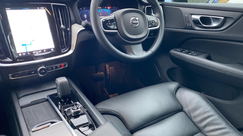 Volvo V60 2.0 B4P Plus Dark 5dr Auto [7 speed] Petrol Estate